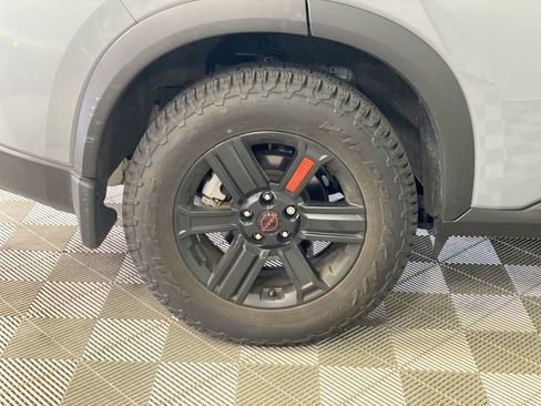 Used 2025 Nissan Rogue SV AWD/4WD image 18