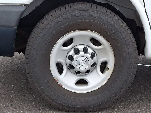 Used 2015 Chevrolet Express 2500 RWD image 9