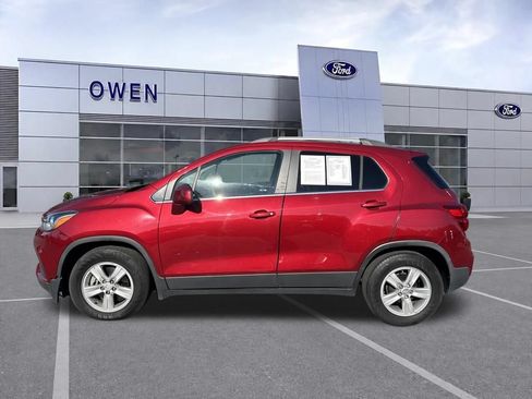 Used 2019 Chevrolet Trax LT FWD image 2