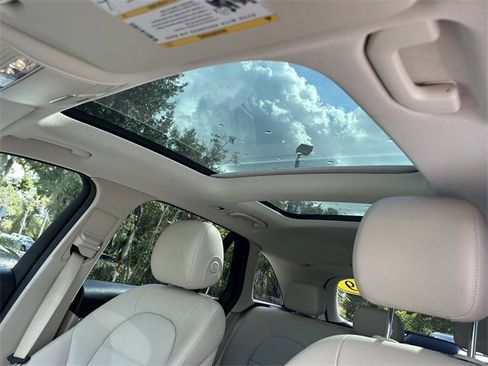 Used 2019 Mercedes-Benz GLC 300 4MATIC image 23