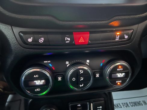 Used 2017 Jeep Renegade Altitude image 27