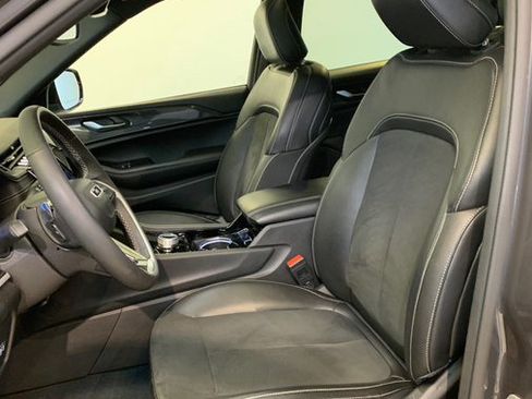 Used 2023 Jeep Grand Cherokee L Laredo image 16