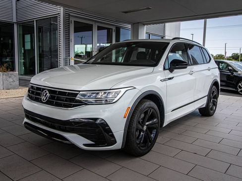 Certified 2023 Volkswagen Tiguan SE R-Line FWD image 10
