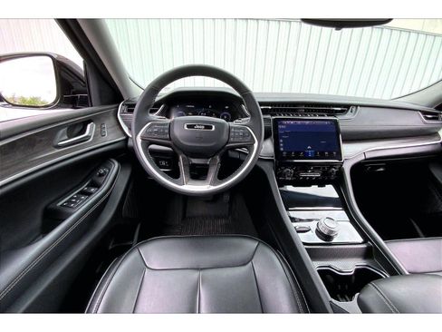 Used 2024 Jeep Grand Cherokee Limited w/ Black Appearance Package image 5