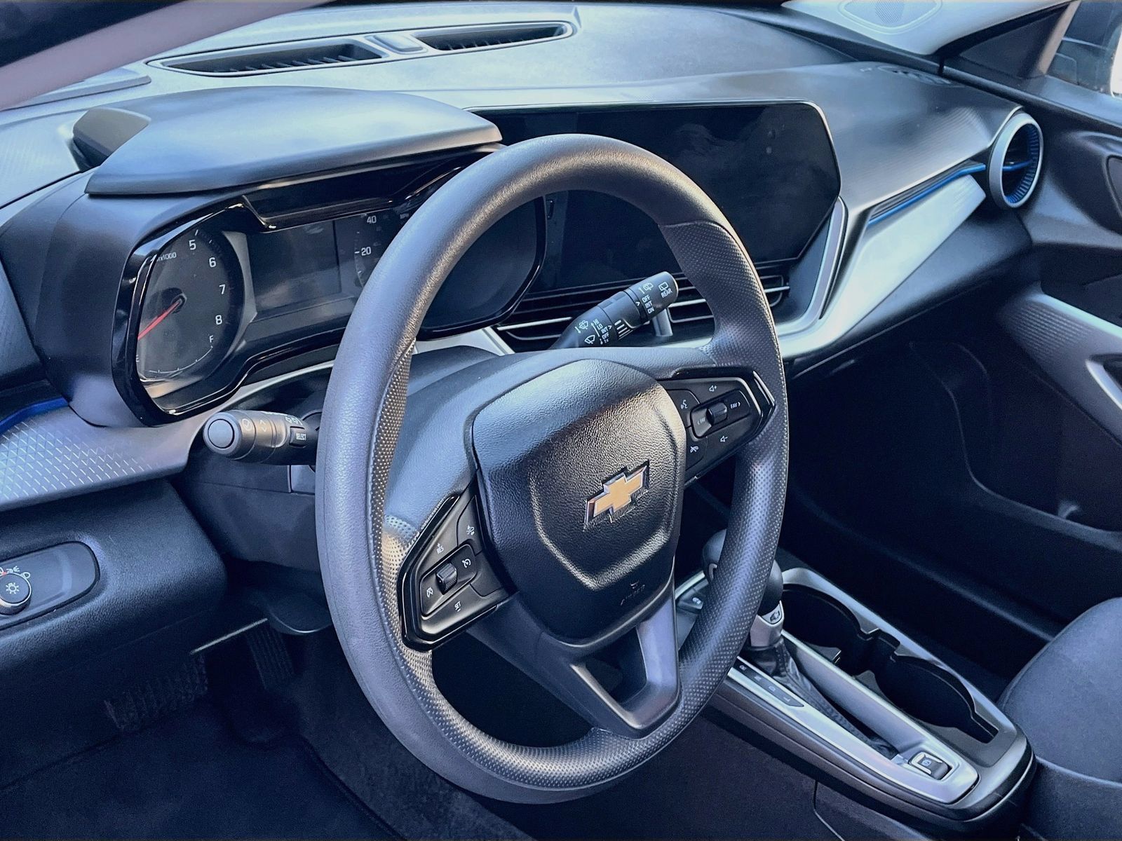Used 2025 Chevrolet Trax LS FWD image 11