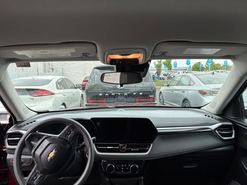 Used 2025 Chevrolet TrailBlazer LT FWD image 33