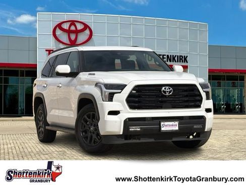 Used 2025 Toyota Sequoia SR5 AWD/4WD image 1