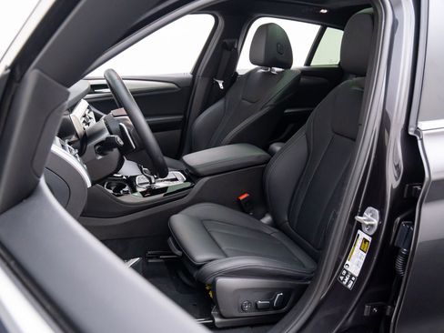 Certified 2025 BMW X4 xDrive30i image 17