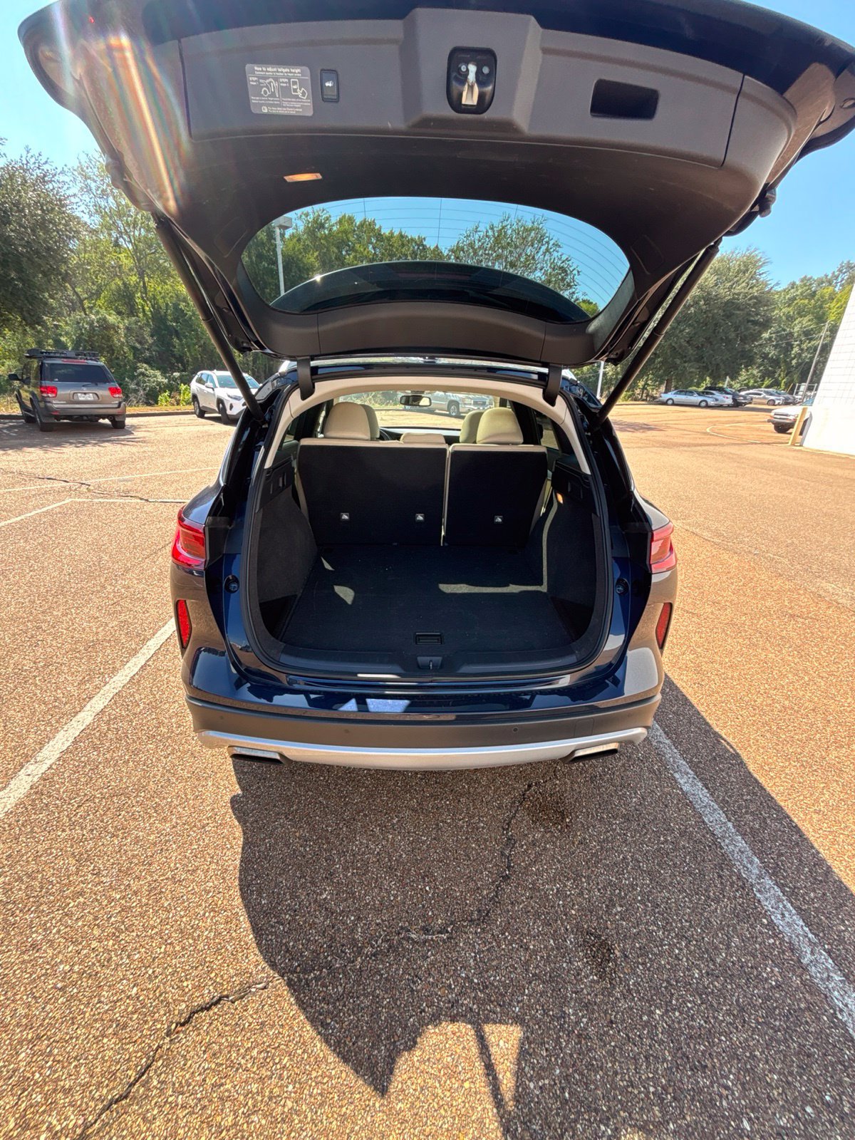 Used 2022 INFINITI QX50 Luxe w/ Cargo Package FWD image 10