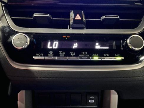 Certified 2024 Toyota Corolla Cross SE Hybrid w/ Moonroof Package image 33