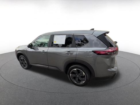 Used 2025 Nissan Rogue SV FWD image 10