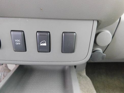 Used 2011 Nissan Frontier SV AWD/4WD image 15