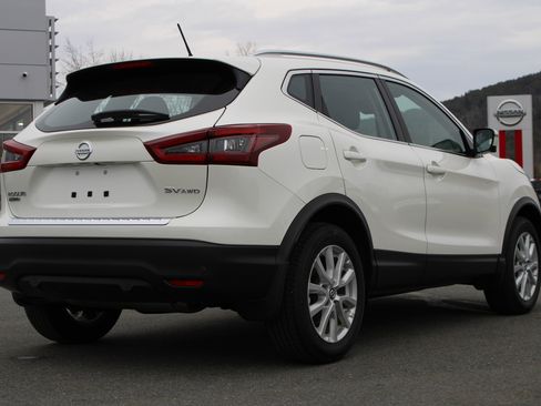 Used 2022 Nissan Rogue Sport SV w/ Technology Package image 3