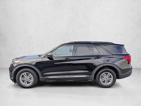 Used 2020 Ford Explorer XLT w/ Equipment Group 202A image 9