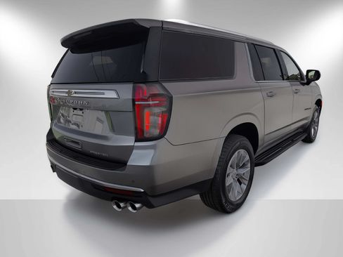 Used 2022 Chevrolet Suburban Premier RWD image 5