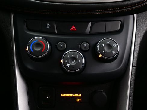 Used 2018 Chevrolet Trax LT w/ Driver Confidence Package FWD image 20