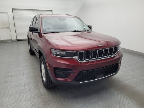 Used 2023 Jeep Grand Cherokee Laredo RWD image 14