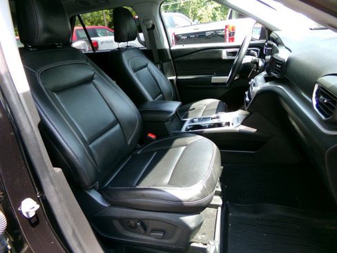 Used 2023 Ford Explorer XLT w/ Equipment Group 202A AWD/4WD image 11