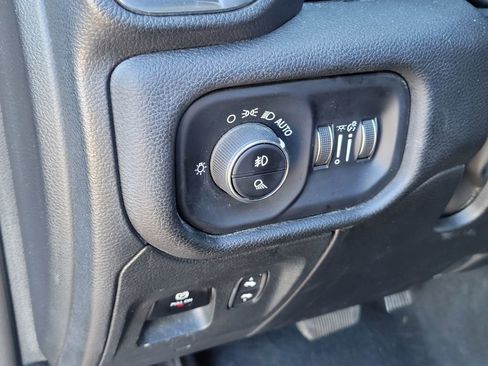 Used 2025 RAM 1500 Laramie AWD/4WD image 18