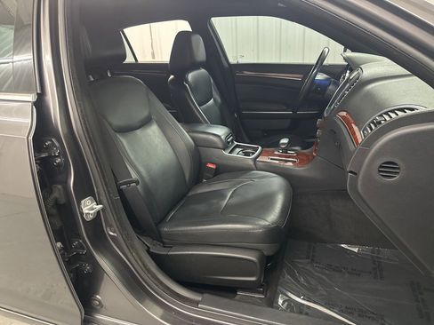 Used 2014 Chrysler 300 image 37