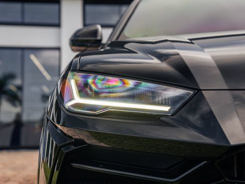 Used 2021 Lamborghini Urus AWD/4WD image 10
