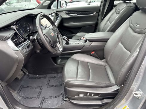 Used 2025 Cadillac XT6 Premium Luxury image 16