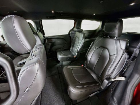 New 2027 Chrysler Pacifica Select AWD/4WD image 16