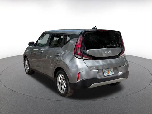 Used 2025 Kia Soul LX w/ LX Technology Package FWD image 11