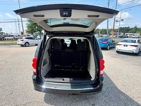 Used 2019 Dodge Grand Caravan SE FWD image 23