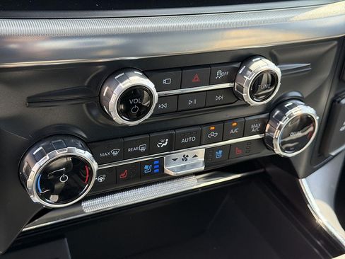 Used 2025 Ford F150 Lariat AWD/4WD image 39