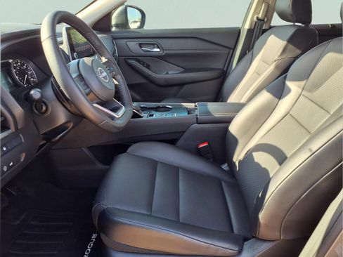 Used 2024 Nissan Rogue SV w/ SV Premium Package FWD image 10