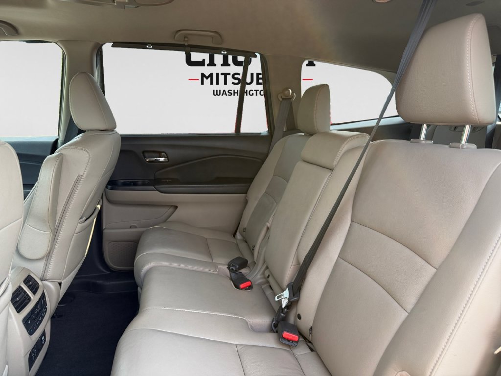 Used 2022 Honda Pilot Touring image 9