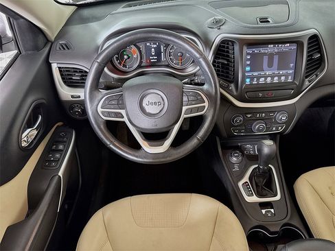 Used 2017 Jeep Cherokee Latitude w/ Safety/Convenience Group image 21