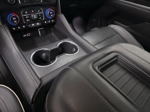 Used 2023 Chevrolet Suburban Premier image 39