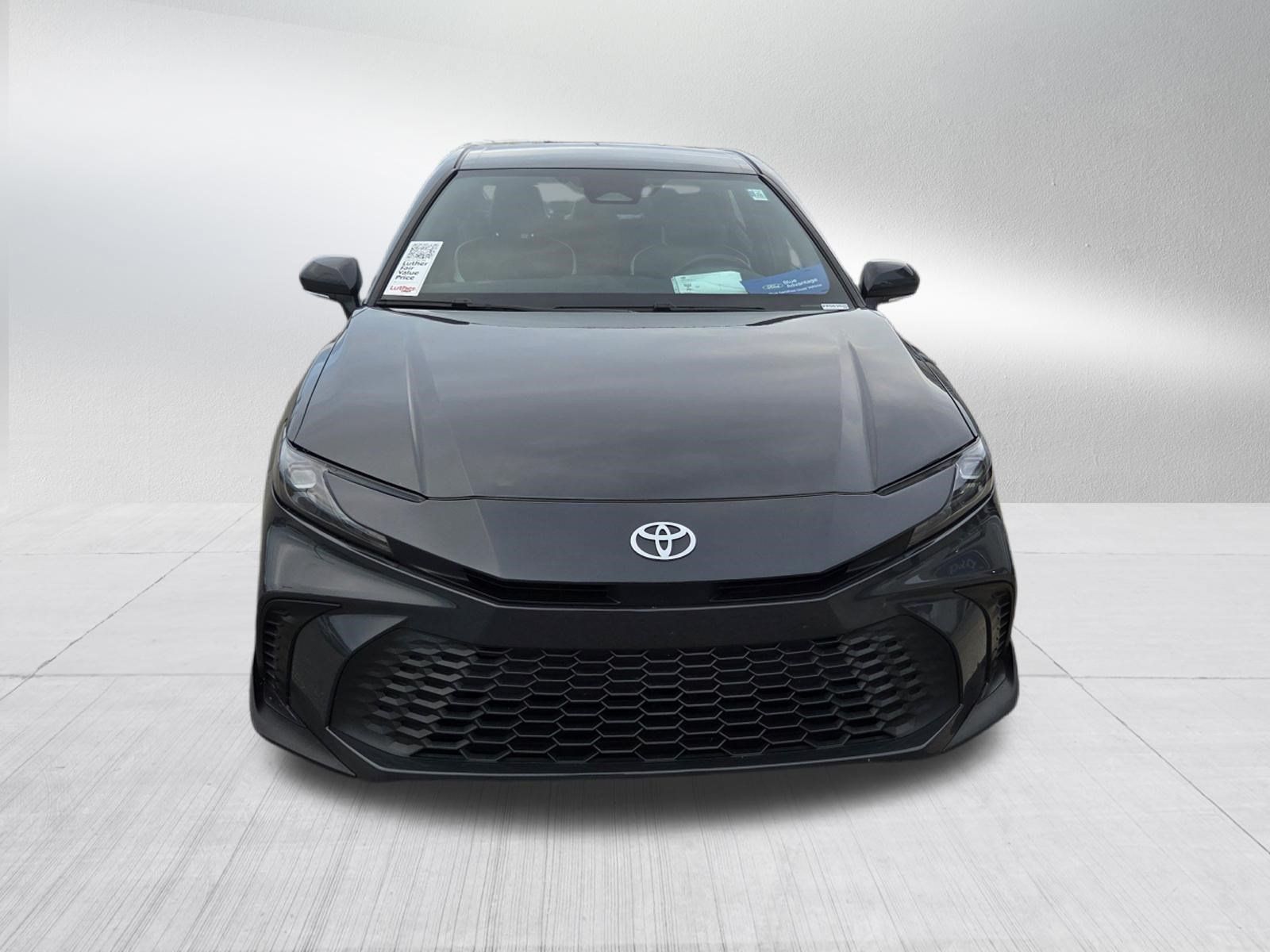 Used 2025 Toyota Camry SE FWD image 2