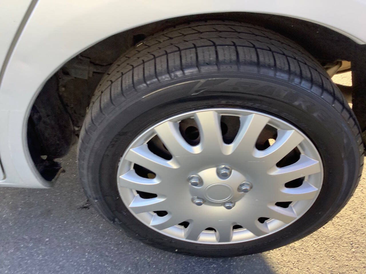 Used 2006 Toyota Matrix FWD image 18