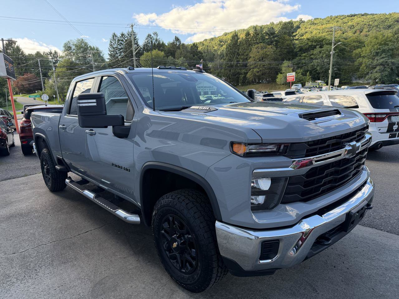 Used 2024 Chevrolet Silverado 3500 LT AWD/4WD image 3