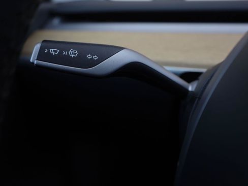 Used 2022 Tesla Model Y Long Range AWD/4WD image 31