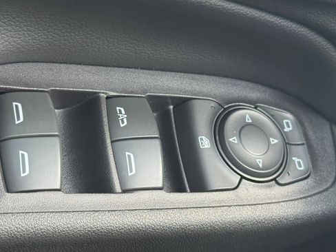 Used 2019 Chevrolet Equinox LT w/ Driver Convenience Package image 17