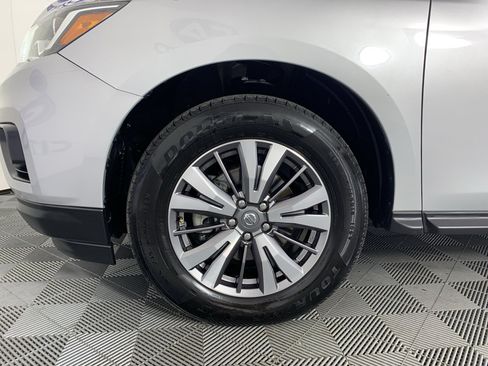 Used 2019 Nissan Pathfinder SL FWD image 11
