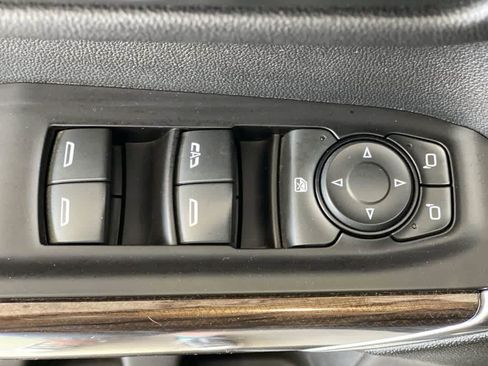 Used 2021 Chevrolet Silverado 1500 LT Trail Boss w/ Convenience Package II AWD/4WD image 16