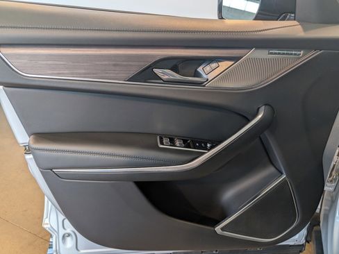 Used 2023 Jaguar F-PACE S image 11