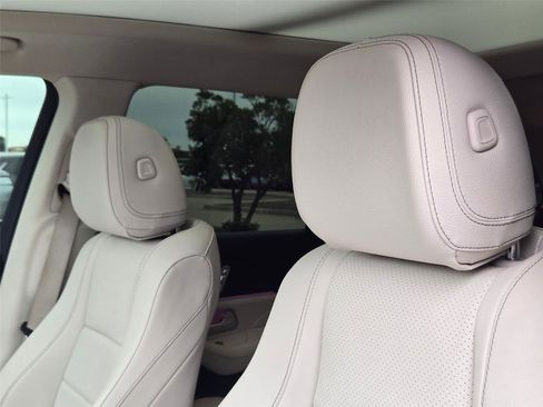 Used 2024 Mercedes-Benz GLS 450 4MATIC image 12