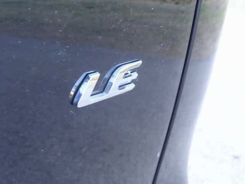 Used 2025 Toyota Corolla Cross LE image 35