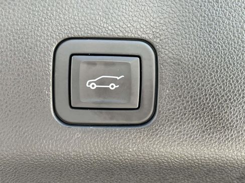 Used 2023 Chevrolet Suburban High Country w/ Advanced Technology Package image 17