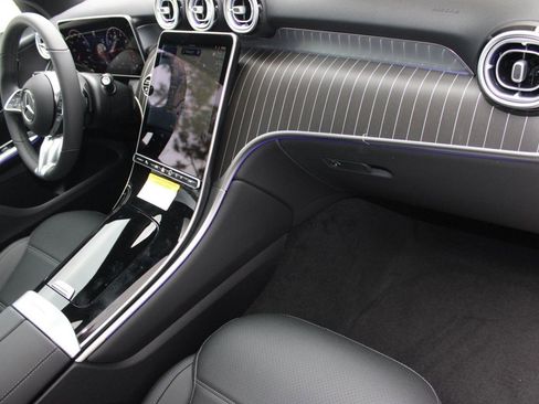 Used 2026 Mercedes-Benz GLC 300 4MATIC image 35