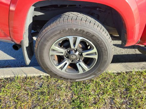 Used 2018 Toyota Tacoma TRD Sport image 23