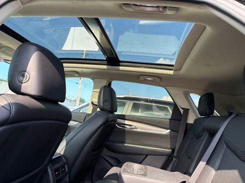 Used 2019 Cadillac XT5 Luxury w/ LPO, Black Ice Package AWD/4WD image 12