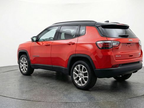 Used 2025 Jeep Compass Limited image 6