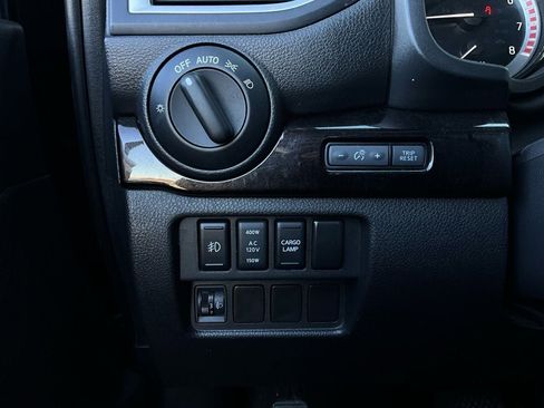 Used 2019 Nissan Titan SV w/ SV Convenience Package image 23